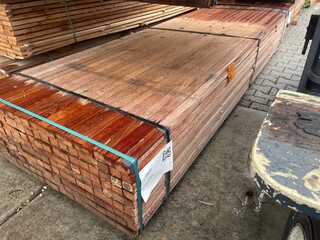 Ca. 180x Angelim Pedra Regels Geschaafd, 35x50mm, lengte  305cm